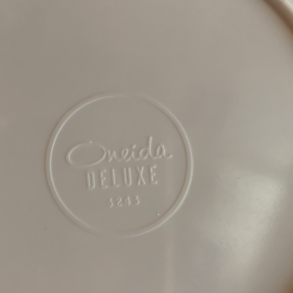 Vintage Oneida Deluxe 3243 Goldilocks and the 3 Bears melamine plate and bowl. - Picture 13 of 13